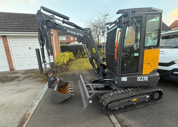 Maughan Construction Digger - Professional Plant Machinery